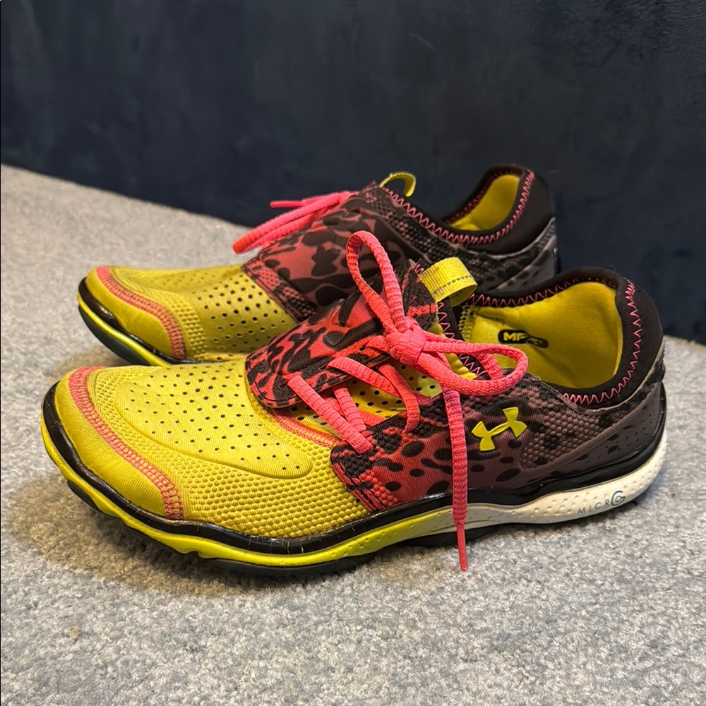 Under Armour Women's Micro G Toxic Six Running Shoes